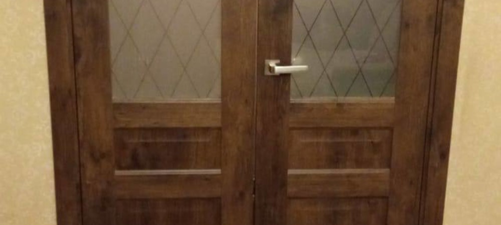 Установили распашные межкомнатные двери