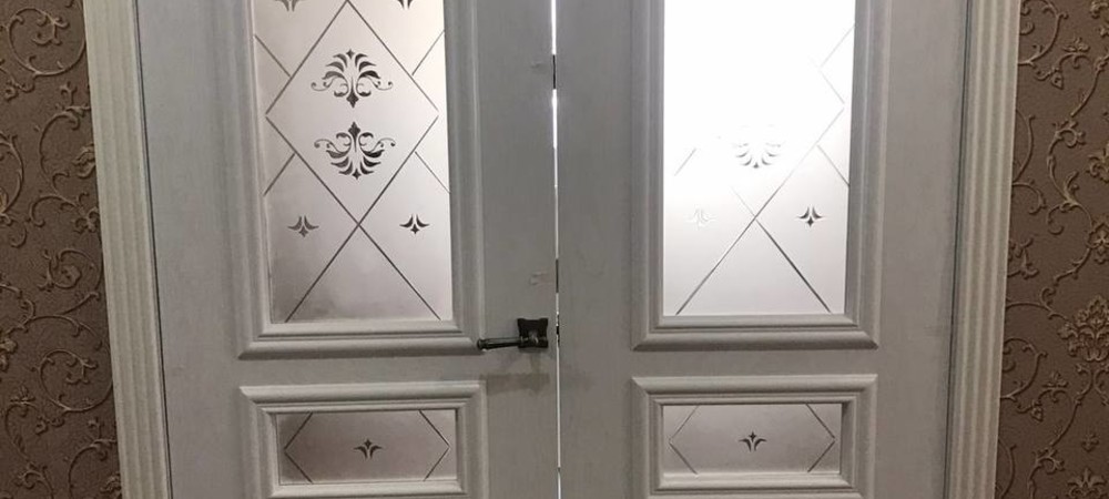 Установил распашные межкомнатные двери